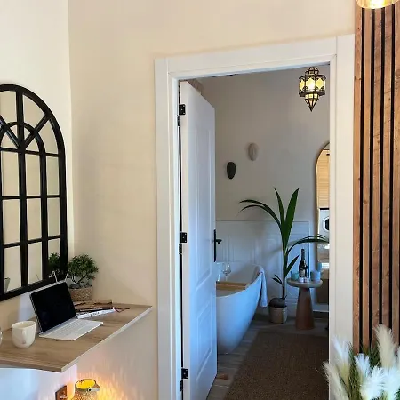 Apartment Otto Enjoy Relax 30 Sec To Taksim Bathtub Istanbul