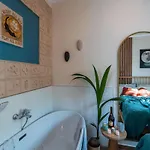 Apartment Otto Enjoy Relax 30 Sec To Taksim Bathtub Istanbul